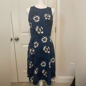 Banana republic factory dress size 4 blue floral. New with tags.